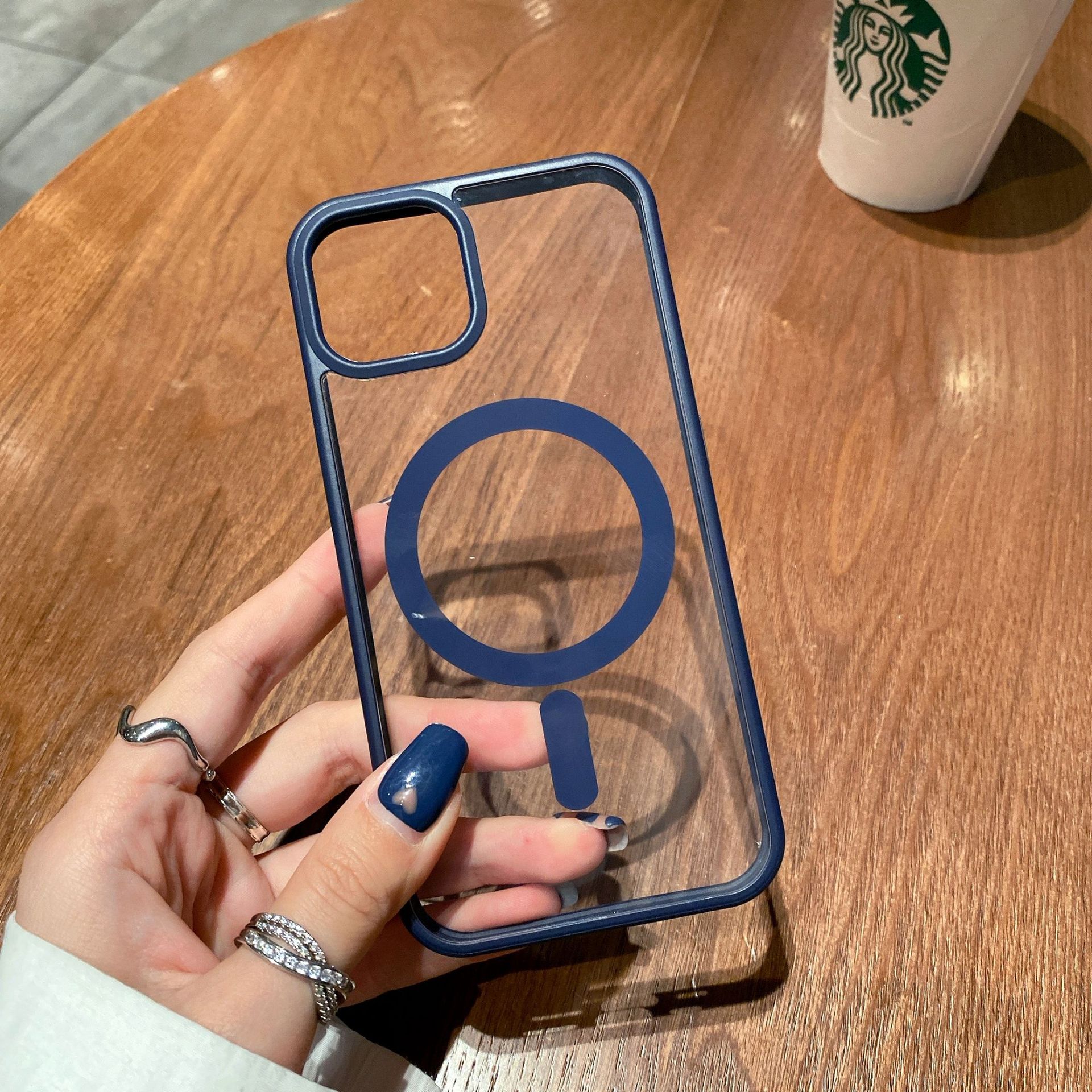 Phone Case transparente de acrílico MagSafe, ideal para proteger tu dispositivo mientras mantienes su diseño.